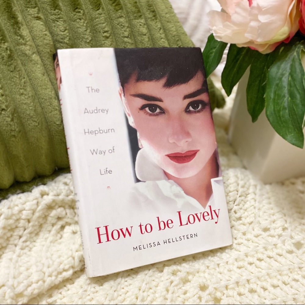 How to be Lovely by Melissa Hellstern Book